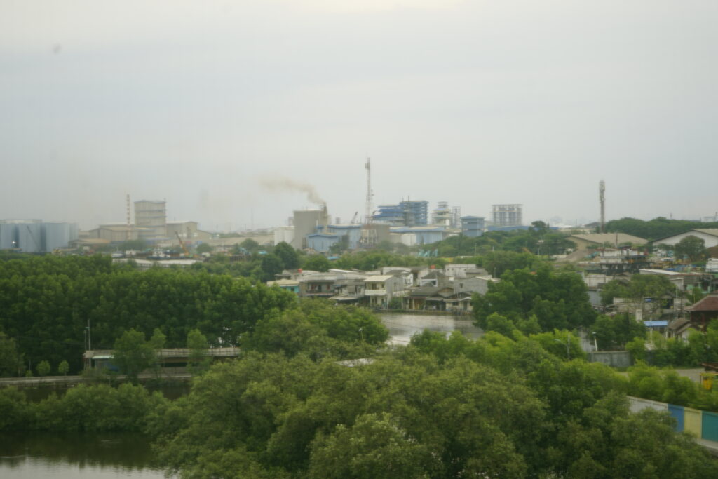 Cerobong asap kawasan inudsitri Marunda