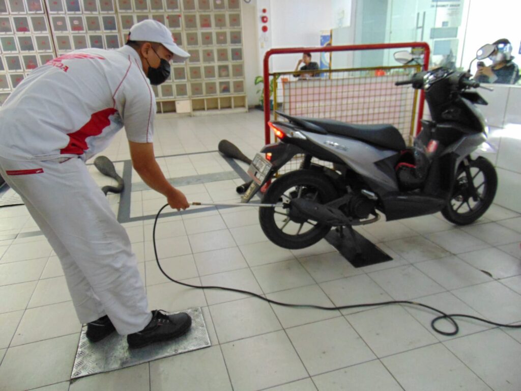 Emissions test at Astra Motor