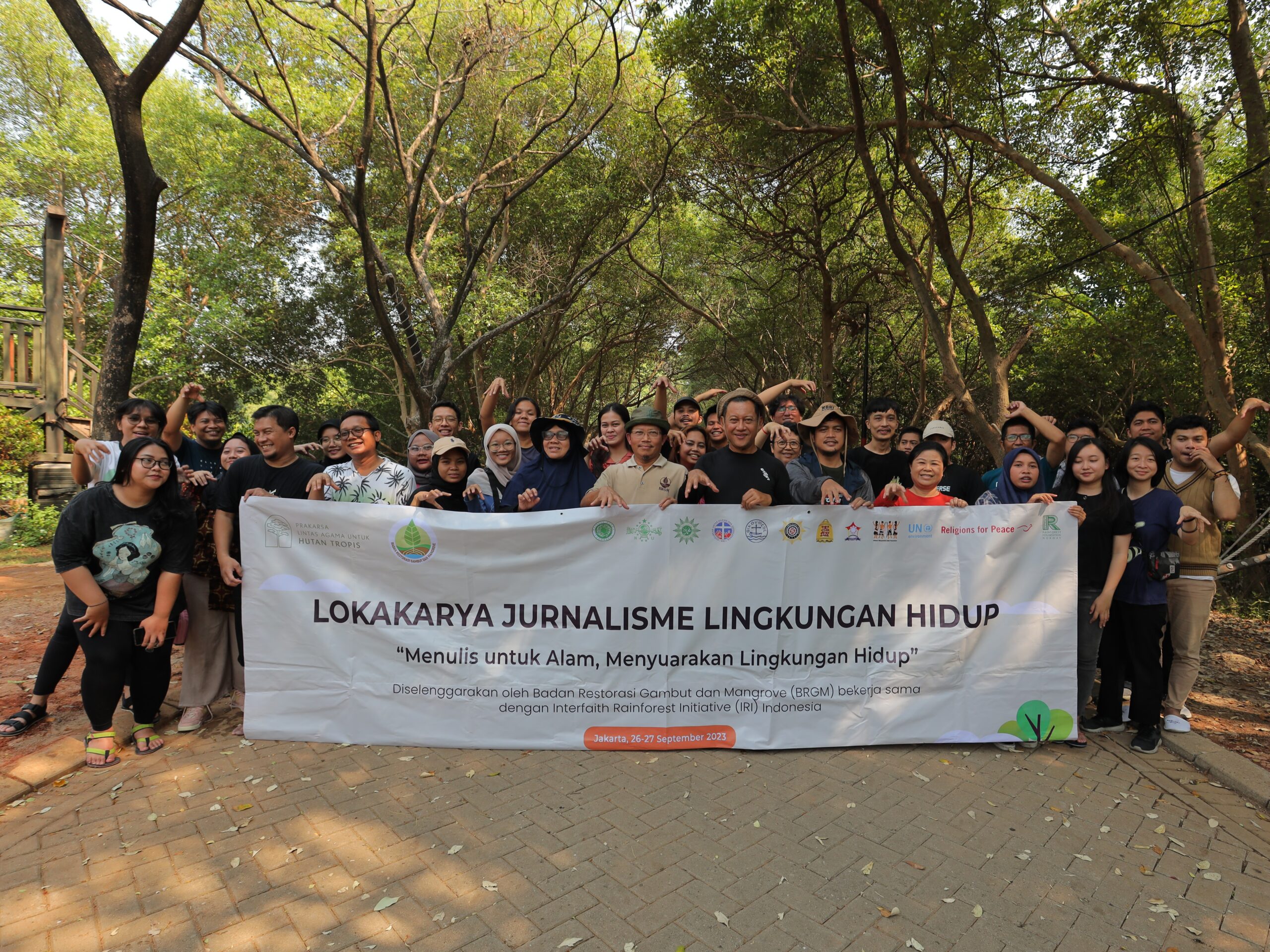 Participants of the writing workshop organized by BRGM and IRI Indonesia