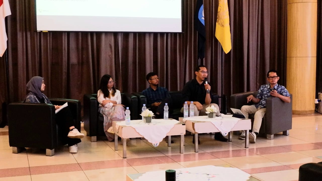 pekerjaan hijau Diskusi bertajuk Pekerjaan Hijau di Mata Anak Muda, Bagaimana Prospek Karier dan Tantangannya, di Ruang Apung Perpustakaan Pusat UI, Sabtu, 11 November 2023. (Foto: UI)