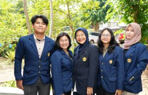 Tim mahasiswa dan dosen pengembang produk skincare Gelis. (Foto: Dadan Triawan/Humas Unpad)