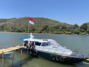 Sungai Wae Pesi yang memisahkan antara Kabupaten Manggarai dan Kabupaten Manggarai Timur, NTT kerap meluap dan menyebabkan banjir di pemukiman warga sekitar. (Foto/Chairul Akhmad)