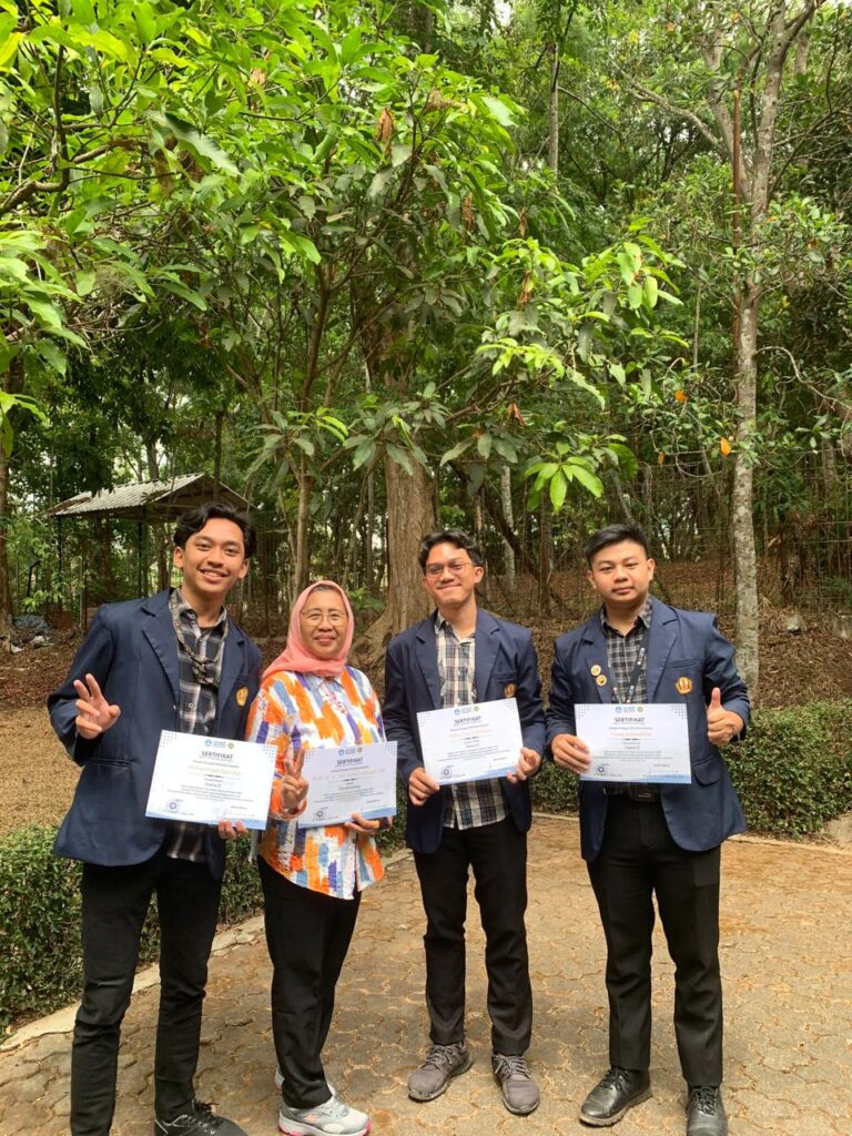 Mahasiswa peternakan Unpad juara 2 Lomba Karya Tulis Ilmiah Nasional FPKP Undana berangkat dari isu energi terbarukan dan perubahan iklim. (Humas Unpad)