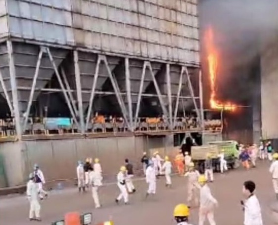 Tungku perusahaan peleburan nikel PT Indonesia Morowali Industrial Park (IMIP), Sulawesi Tengah, meledak. (Foto: Walhi Sulawesi Tengah)