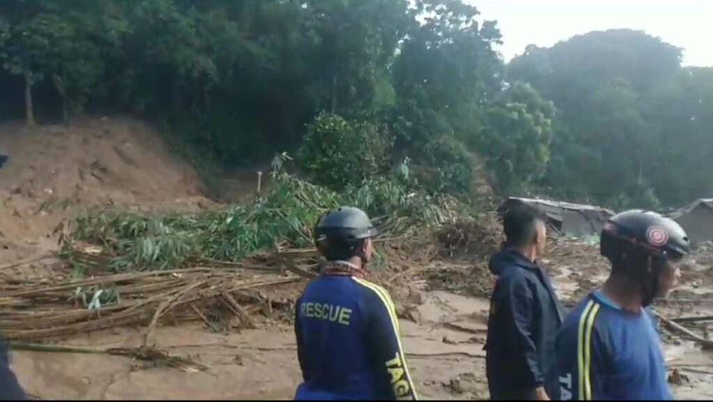 Bencana longsor terjadi di dekat perusahaan air minum Aqua, Desa Pasanggrahan, Kecamatan Kasomalang, Kabupaten Subang, Minggu (7/1/2024).