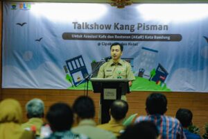 Pemerintah Kota Bandung meminta pengusaha kafe dan resto untuk mengolah sampah sendiri. Komposisi sampah yang didominasi oleh sampah organik.