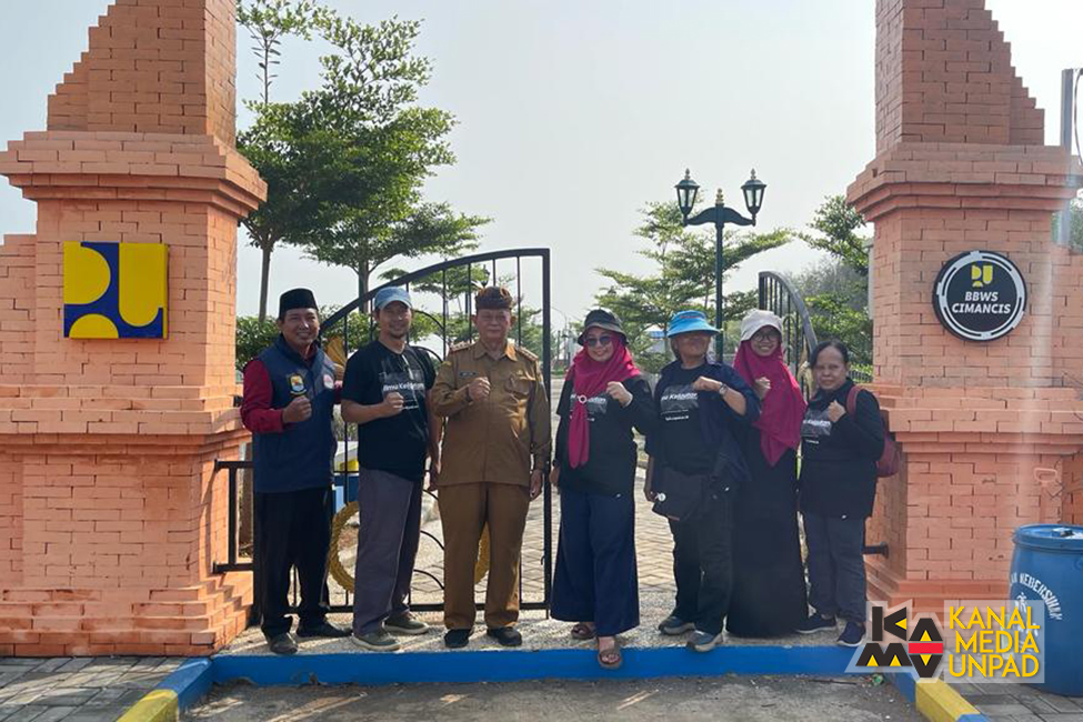 Tim Unpad lakukan pengabdian masyarakat di wilayah pesisir Cirebon.