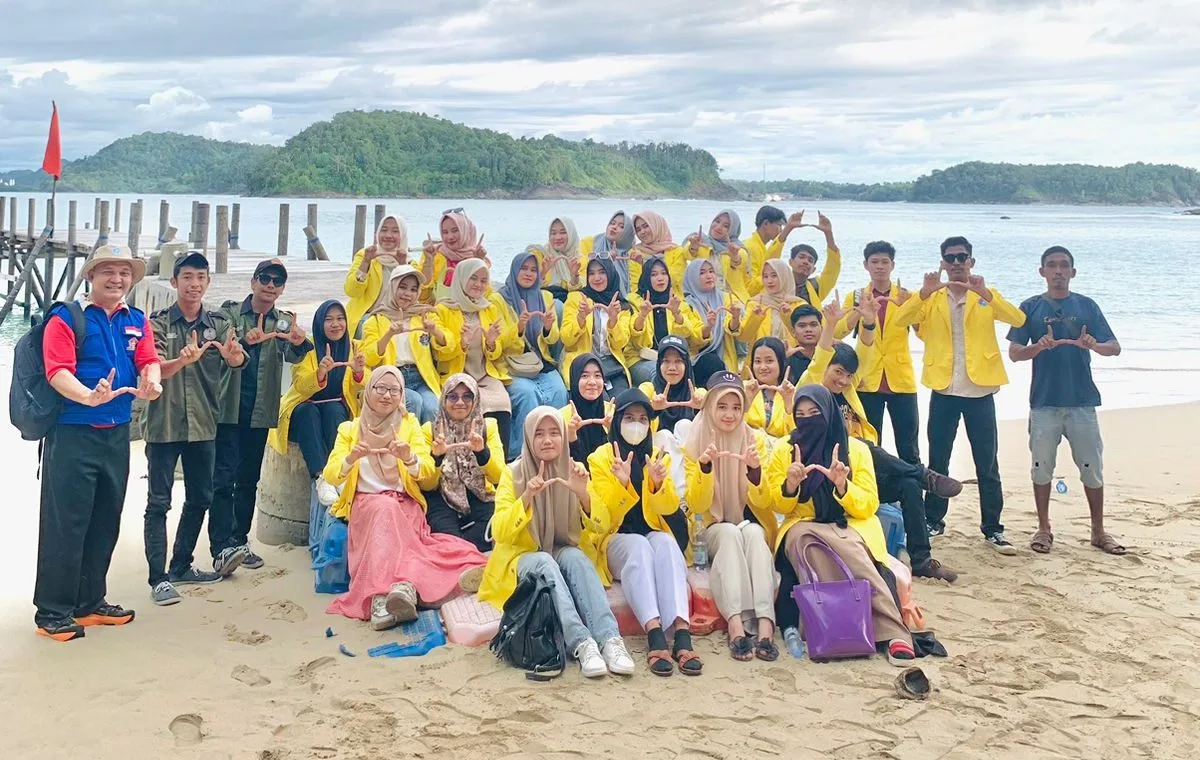 Pelajari konsep kebijakan pengelolaan wilayah pesisir dengan fieldtrip di Pulau Reusam dan Kawasan Ekowisata Mangrove, Rigaih, Aceh Jaya.