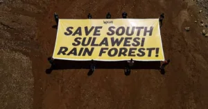 Bencana banjir dan longsor di Sulawesi Selatan membuktikan pemerintah setempat harus mengevaluasi penataan ruang.