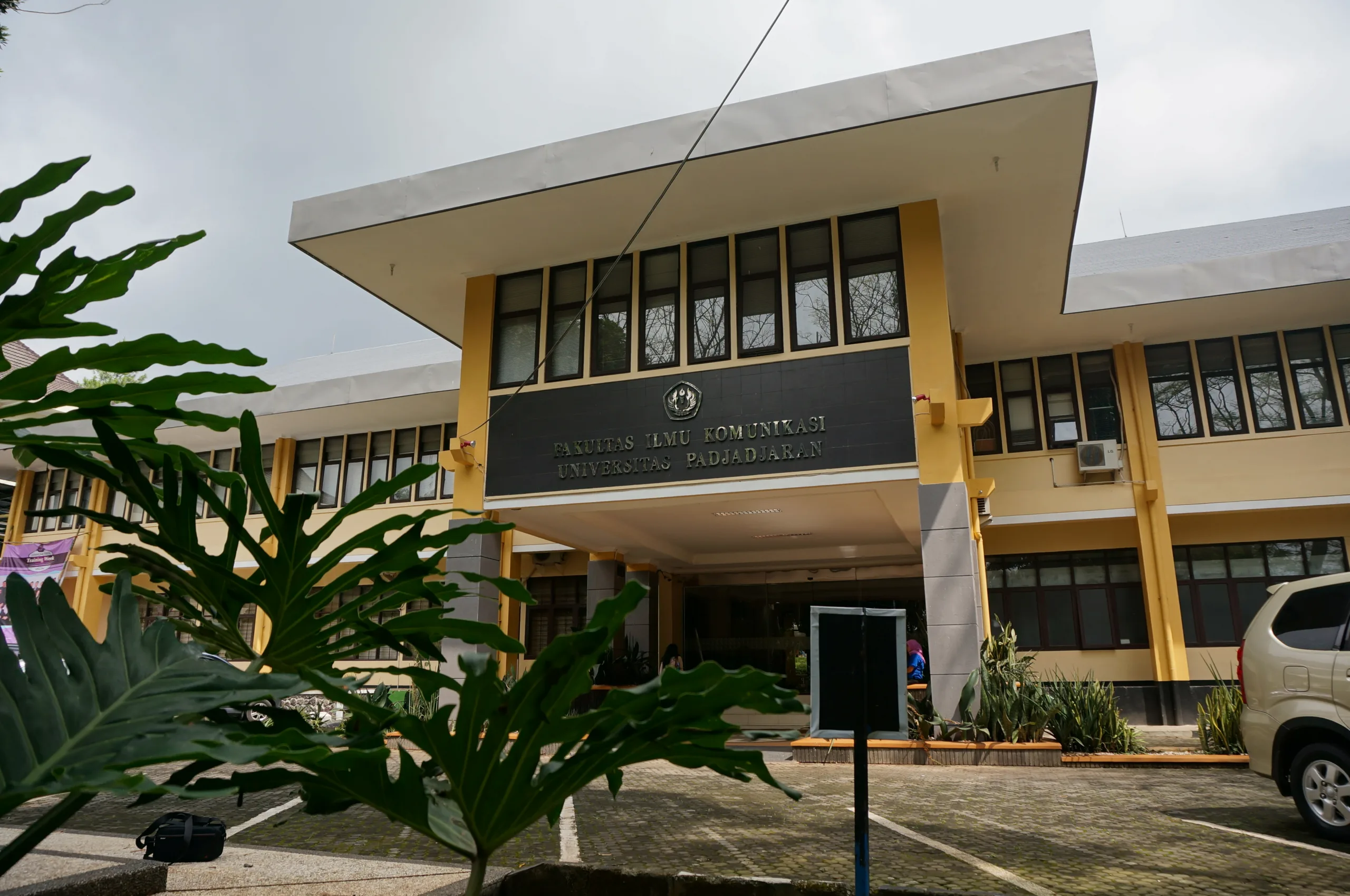 Strategi komunikasi dalam pengembangan energi baru terbarukan. Dukungan dari Pertamina NRE dalam kuliah umum Fikom Unpad.