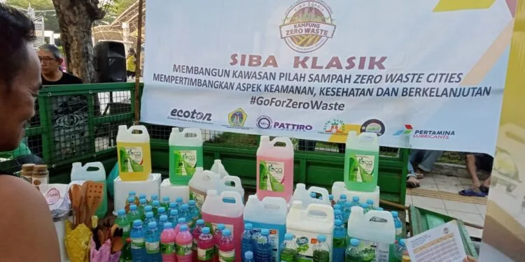 Kampung SIBA KLASIK: Memanfaatkan Car Free Day untuk memperkenalkan sabun isi ulang yang mendukung ekosistem guna ulang di Kabupaten Gresik.