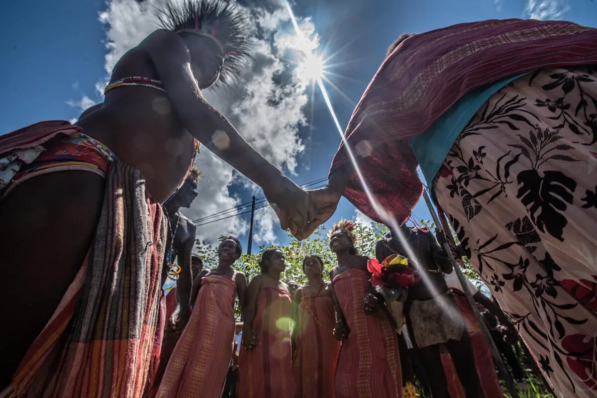 Masyarakat adat suku Tehit-Knasaimos di Kampung Mlaswat, Distrik Saifi, Sorong Selatan. (Jurnasyanto Sukarno/Greenpeace)