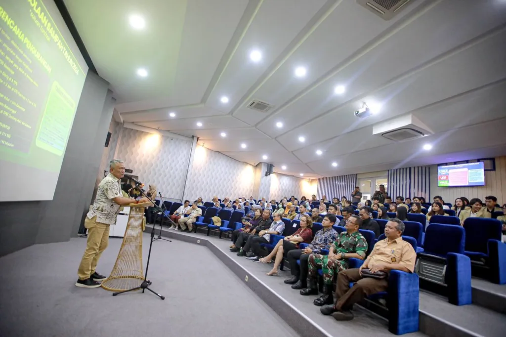 KKL Ekologi mahasiswa Unpar di Bandung memberikan dampak positif bagi lingkungan sekitar. Mahasiswa turun melakukan edukasi ke masyarkat.