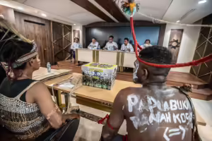 Suku Awyu dan Moi mempertanyakan niat baik Mahkamah Agung dalam memproses gugatan tentang penyelamatan hutan adat Papua.