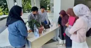 Program studi Teknik Bioenergi dan Kemurgi, Fakultas Teknologi Industri, Institut Teknologi Bandung (FTI ITB) menggelar pameran dan talkshow tugas akhir mata kuliah Teknologi Kemurgi Kosmetik di Gedung Kuliah Umum 1 ITB Kampus Jatinangor, Rabu (19/6/2024). (ITB)