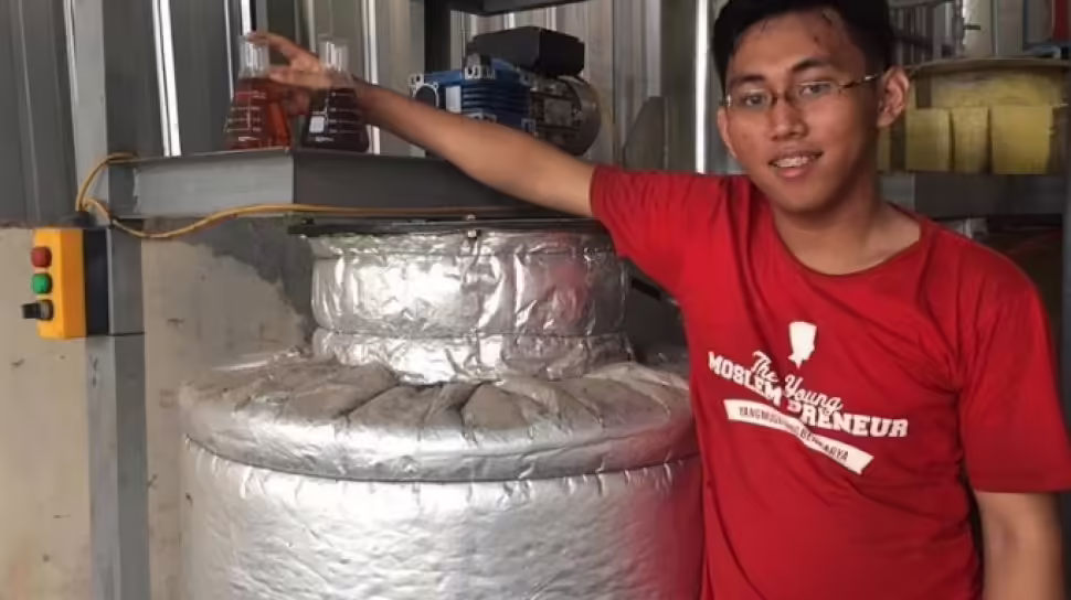 Andi mengembangkan sistem profit sharing dalam proses pengumpulan jelantah yang melibatkan masyarakat. (Dok : Traction Energy Asia)