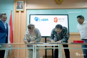 Direktur MDPI, Yasmine Simbolon (kedua kiri) dan Dr. Fayakun Satria, Kepala Pusat Riset Perikanan BRIN (kedua kanan) melakukan Penandatanganan Perjanjian Kerja Sama antara MDPI dan BRIN (Selasa, 10 September 2024) Perikanan berkelanjutan