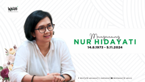 Nur Hidayati adalah pejuang lingkungan hidup. Semenjak berkuliah di ITB ia dikenal sebagai pejuang jujur, tangguh, dan hidup semenjana.