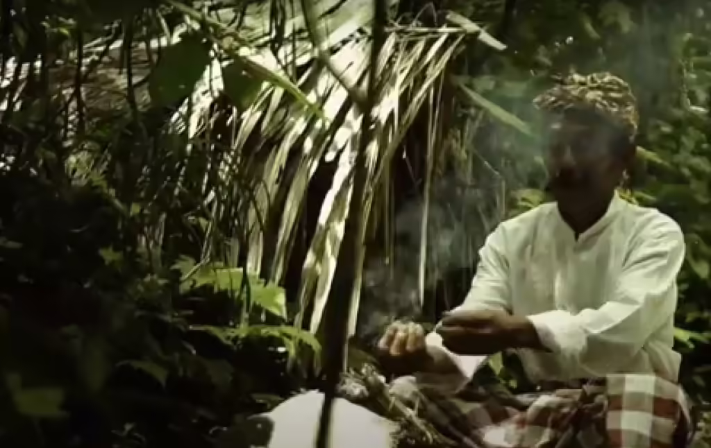 Warja sesepuh kampung adat kuta