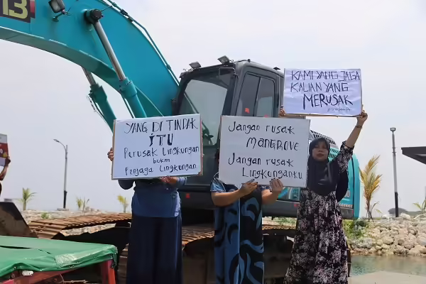 Aksi warga Pulau Pari menolak reklamasi. (Foto: Zharfan Zahir /enternusantara.org)