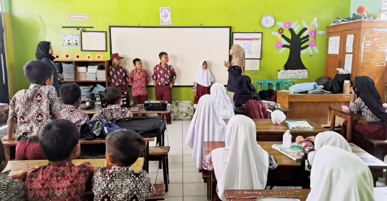 Program prolingkungan ini dijalankan oleh Tim Kuliah Kerja Nyata Tematik (KKNT) Inovasi IPB University
