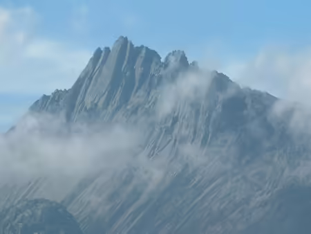 Badan Meteorologi, Klimatologi, dan Geofisika (BMKG) sudah beberapa tahun belakangan mengamati perubahan Puncak Jaya yang tak lagi sepenuhnya diselimuti salju. (FOTO: WIKI COMMON)