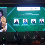 Wakil Ketua Dewan Ekonomi Nasional (DEN), Mari Elka Pengestu memaparkan target pertumbuhan ekonomi dan dekarbonisasi yang berkelanjutan di Dialog Nasional bertajuk "Road to COP30 Improving Indonesia's Position for Advancing the National Climate Action and Commitments" yang diselenggarakan di Jakarta, Rabu (22/10/2025). Foto: Ekuatorial.com/Bethriq Kindy Arrazy