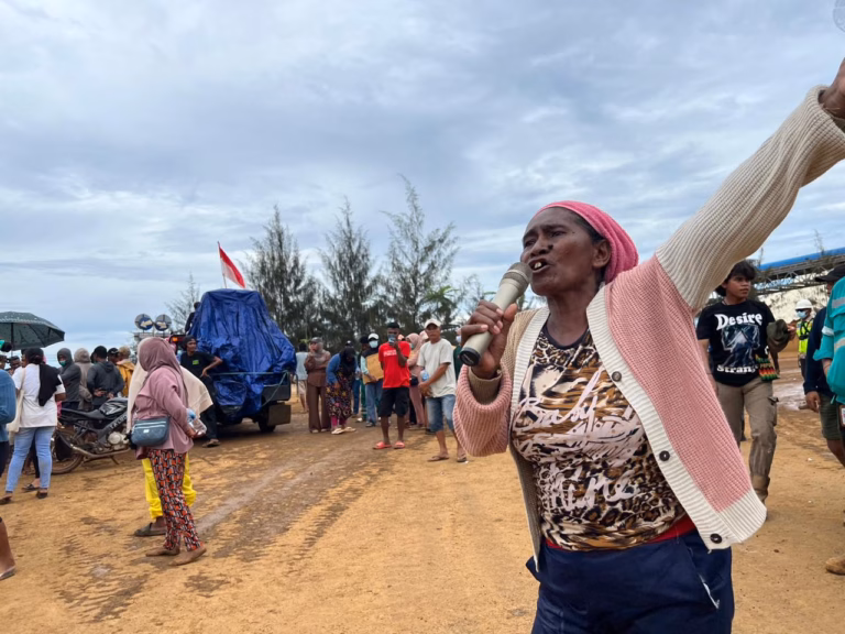 Warga Kawasi di Halmahera Selatan kembali memboikot PT. Harita Group, menuntut hak dasar atas air bersih dan listrik yang tak kunjung dipenuhi