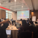 Jurnalisme konstruktif hadir sebagai solusi untuk mengatasi kelelahan informasi publik dengan menawarkan perspektif yang berfokus pada pemahaman, solusi, dan harapan nyata agar masyarakat tetap berdaya serta peduli dalam menghadapi krisis iklim.